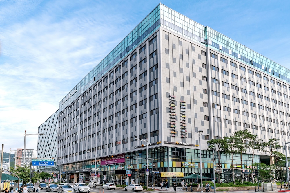 Days Hotel & Suites by Wyndham Incheon Airport photo5