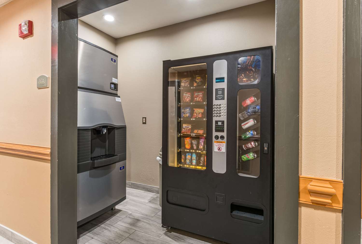 Quality Inn & Suites Hendersonville Flat Rock 17/29
