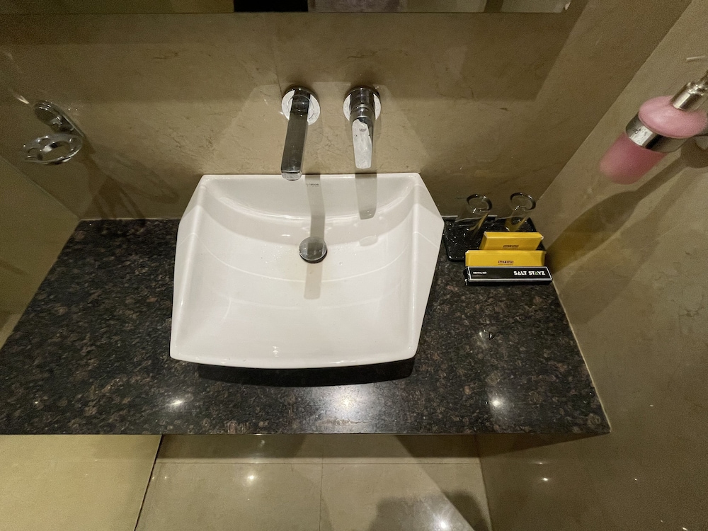 Saltstayz Corporate Suites – Golf Course Road 48/50