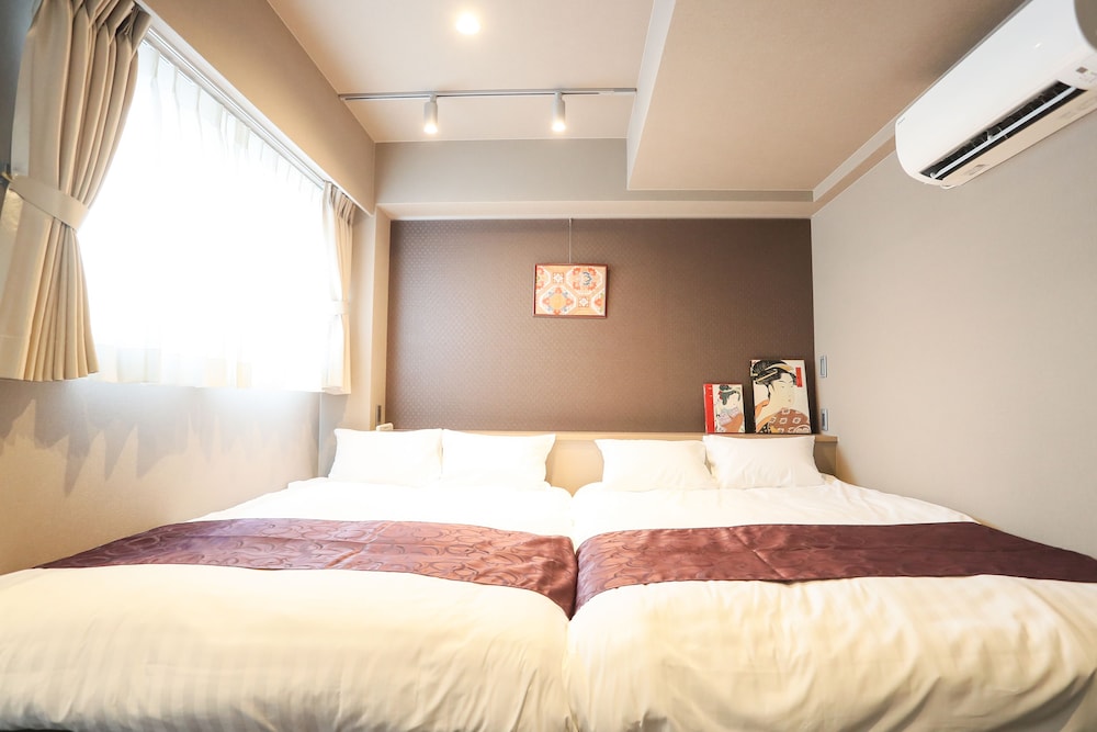 ROOM, 2 DOUBLE BEDS