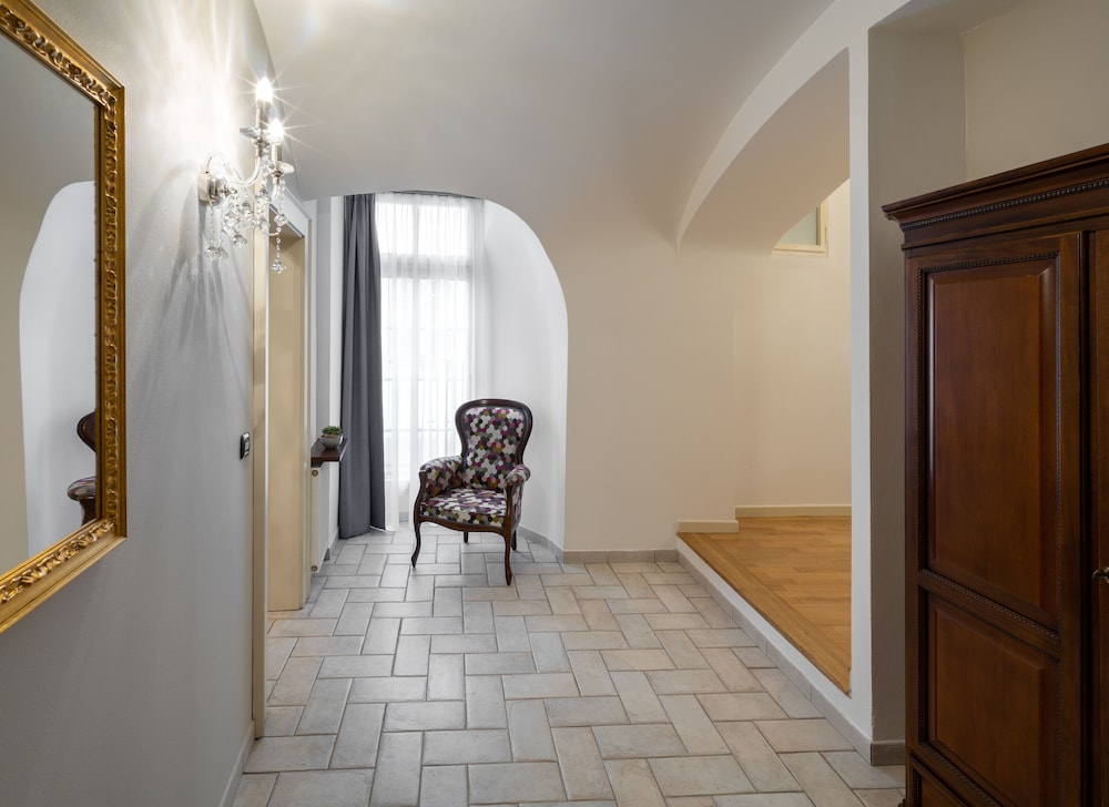 Chateau 9 Apartments by Adrez Living 19/50