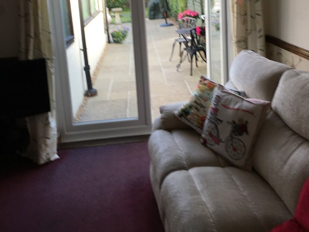 The Cottage 20/29