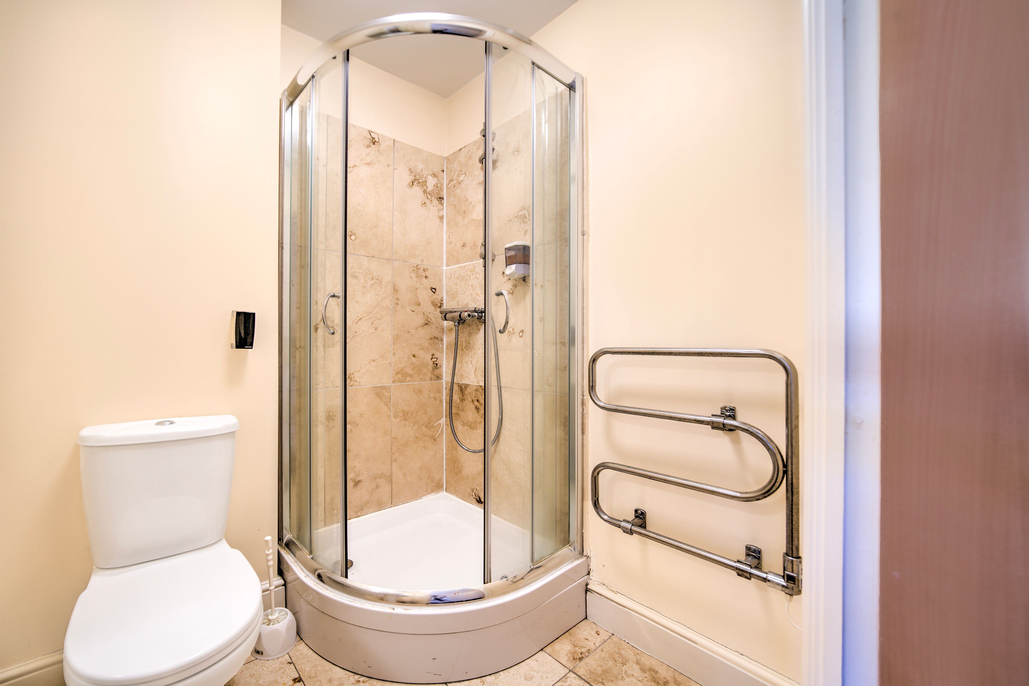 GO2 Gloucester Hotel by OYO 40/40