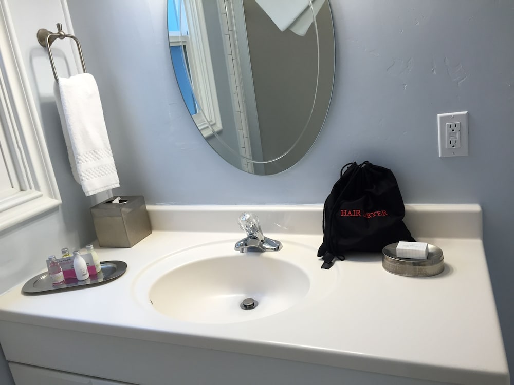 Beach Bungalow Inn and Suites 64/67
