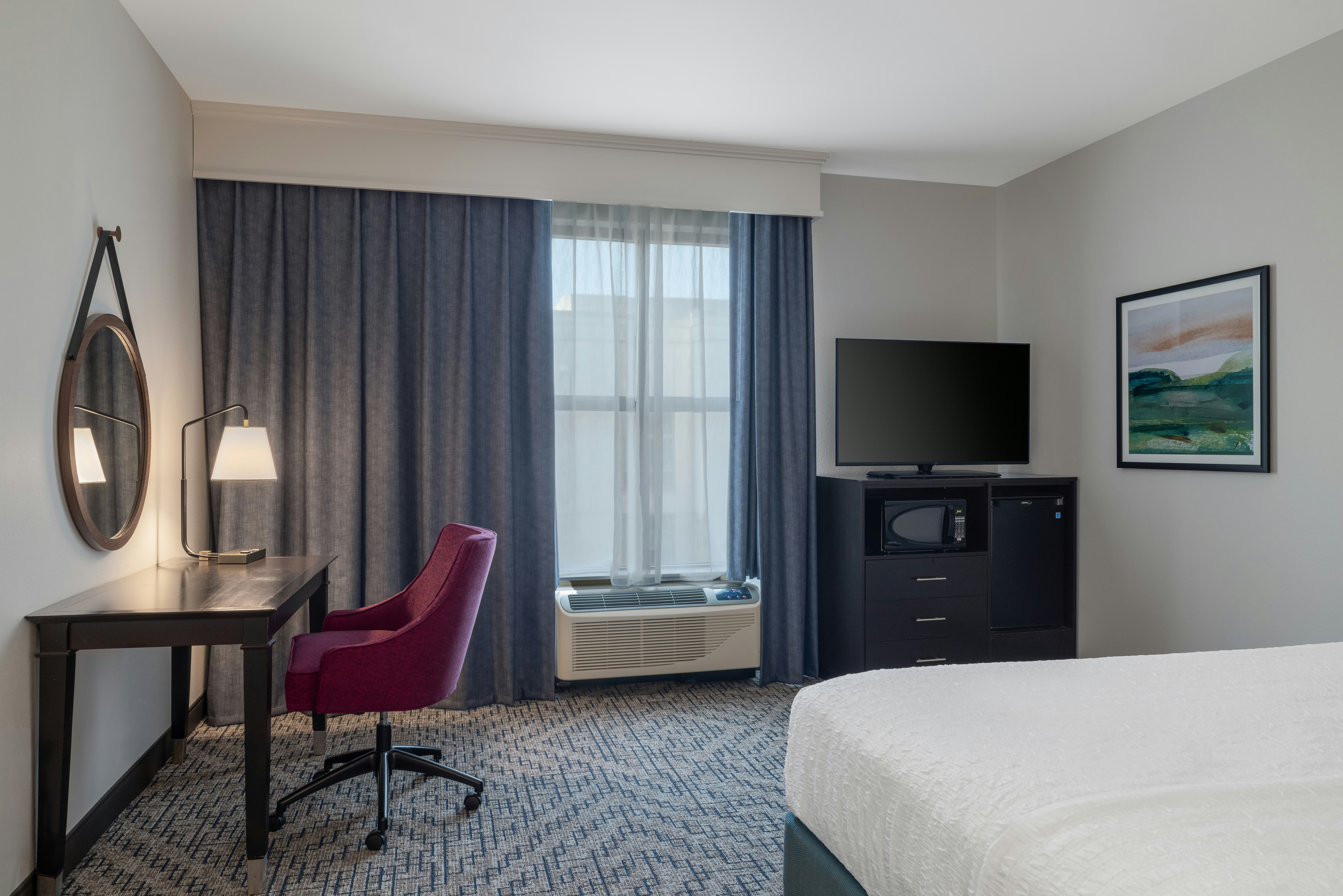 غرفة بسرير كينج لذوي الإعاقة، Hampton Inn And Suites Roanoke-Downtown 4/7