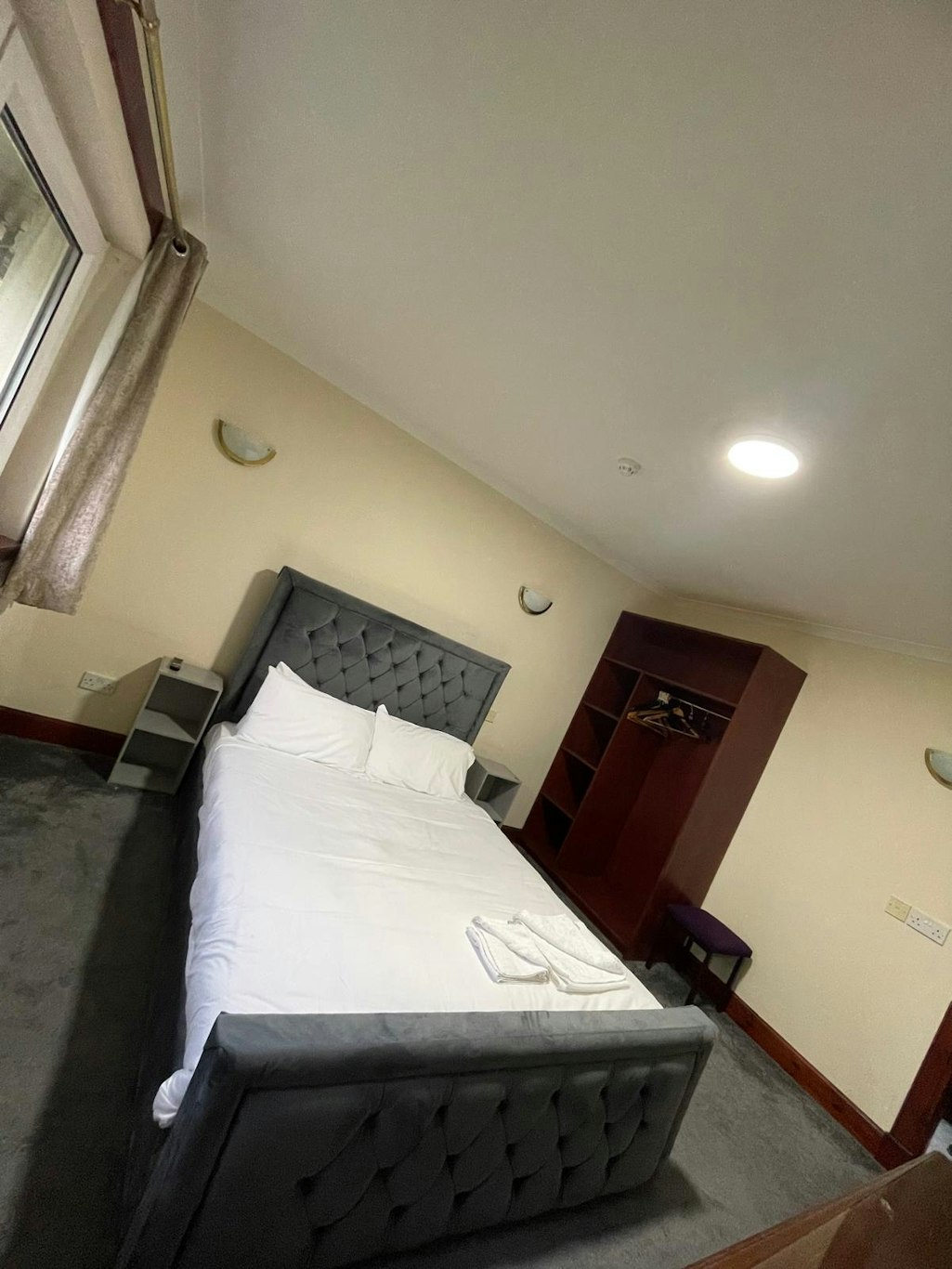 OYO Lochway Hotel 10/38
