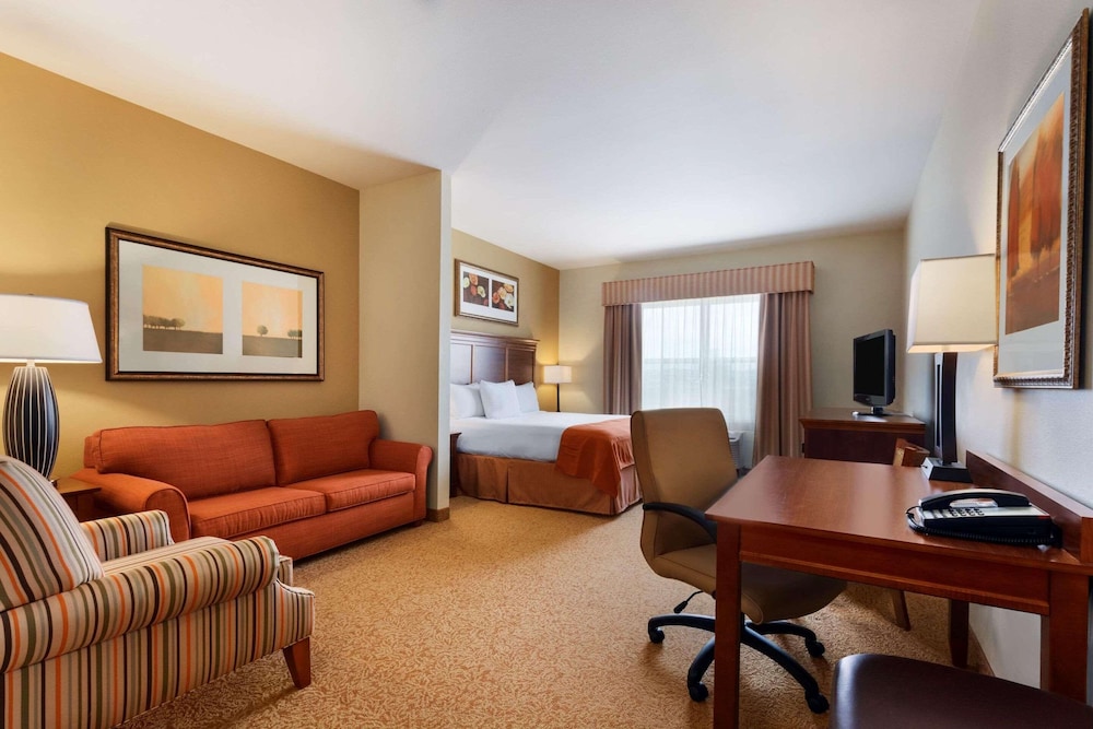 Country Inn & Suites by Radisson, Texarkana, TX 20/27