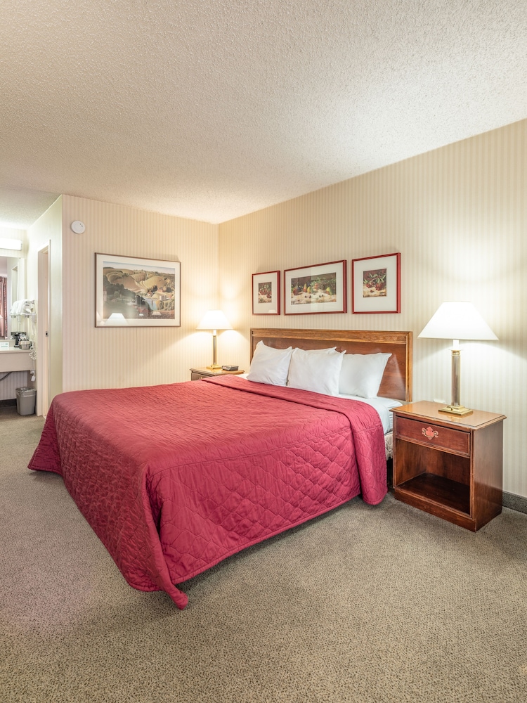 University Place Hotel Conference Center 24/51