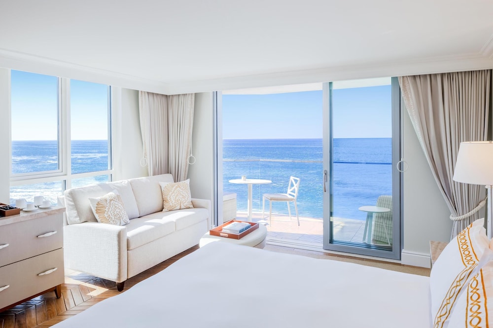 Premium, Studio, King Bed, Ocean Front, Corner
