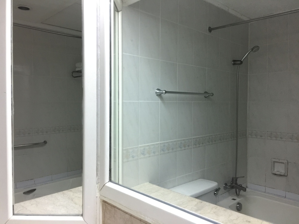 Golden Peak Hotel and Suites powered by Cocotel 10/63
