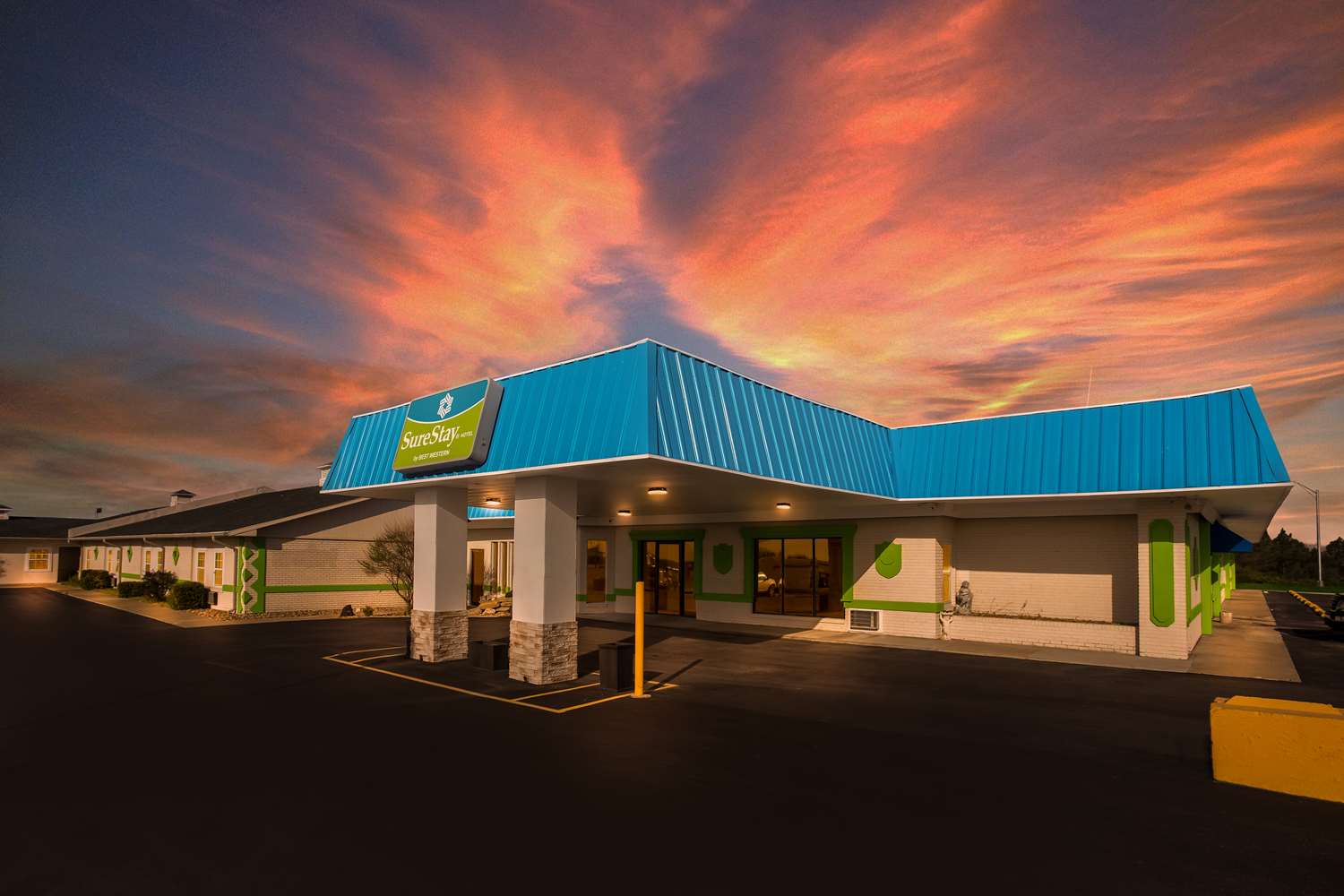 Surestay Hotel By Best Western Higginsville 1/11