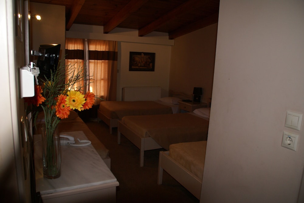 Yria Hotel 58/78