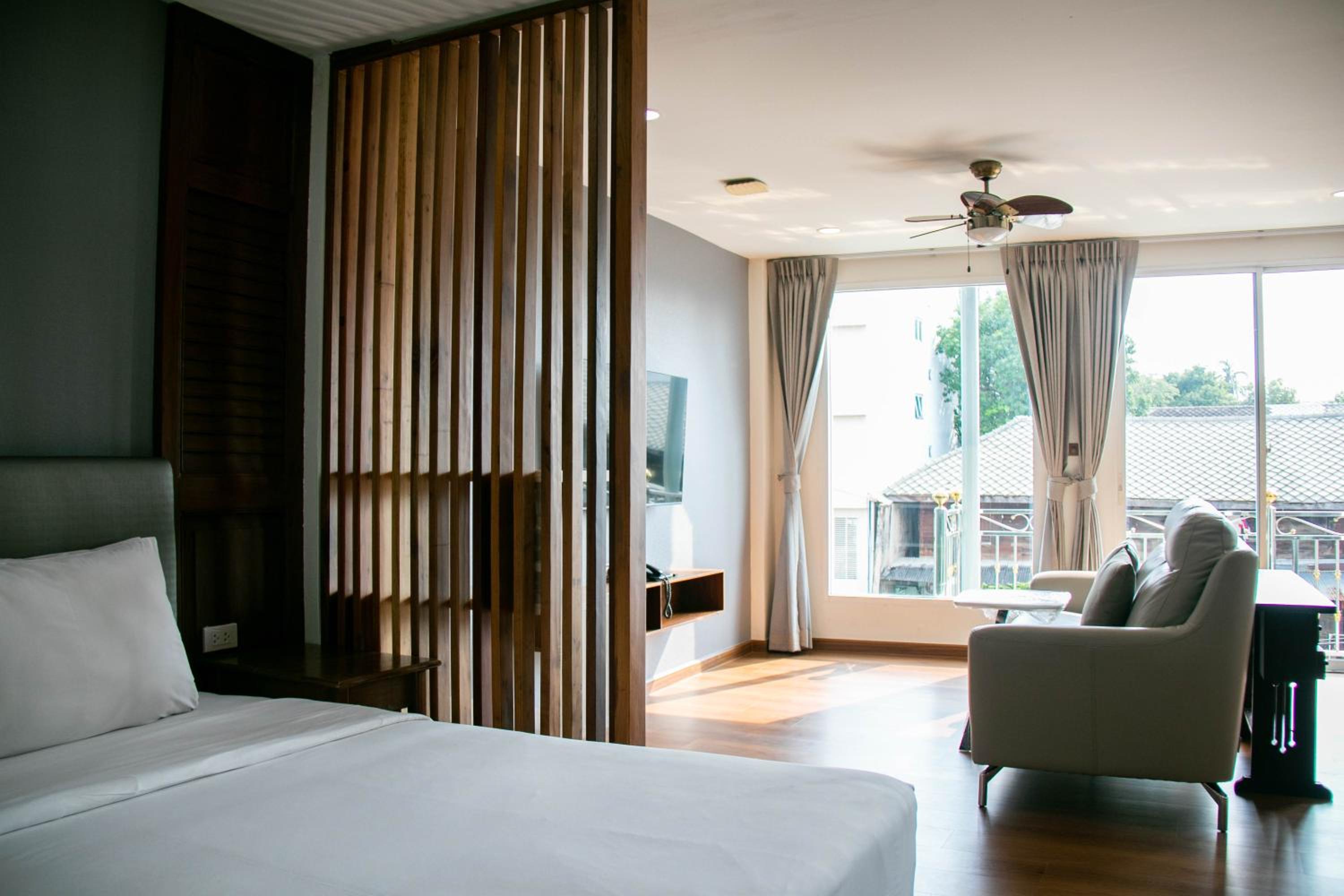 Suite, Central Building