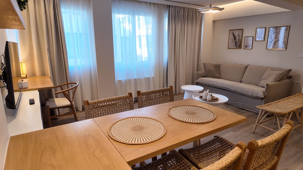 Euphoria Apartments 44/56