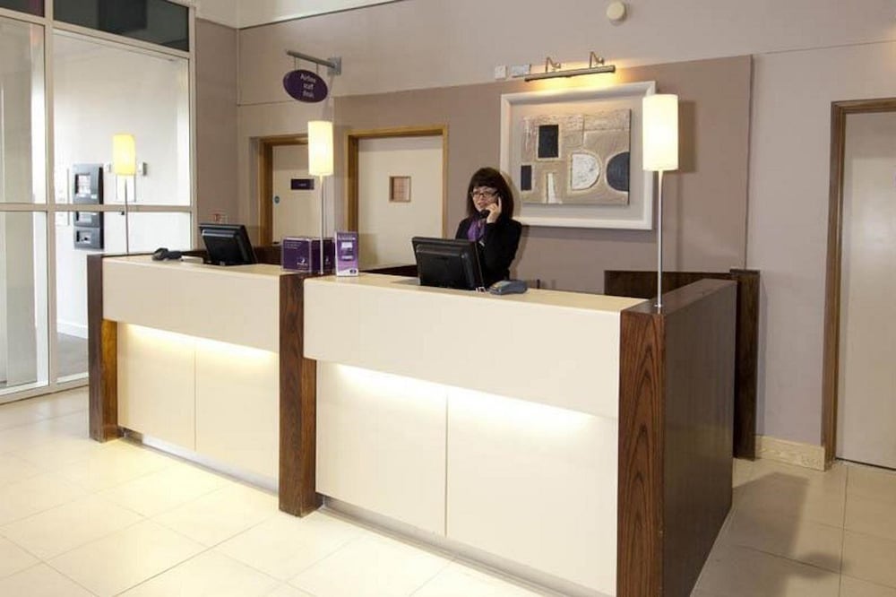 Premier Inn London Heathrow Airport T2 And T3 Bath Road 6/58