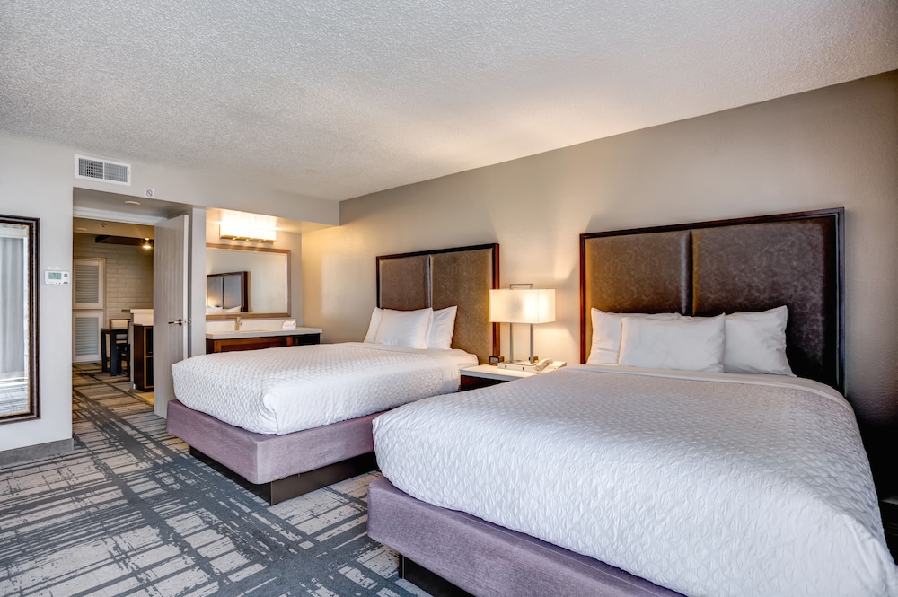 Embassy Suites by Hilton Orlando International Drive Convention Center 16/49