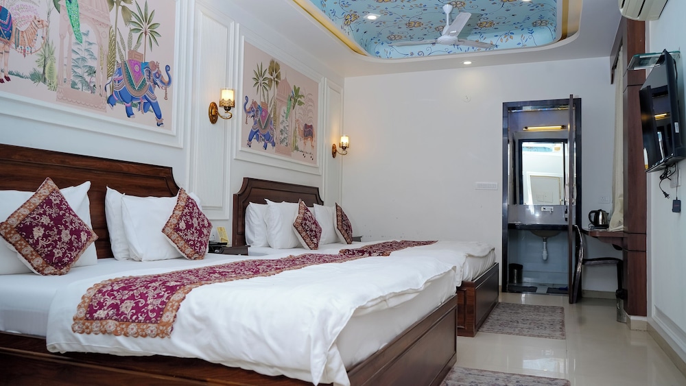 ROYAL, DELUXE, 4 BEDS