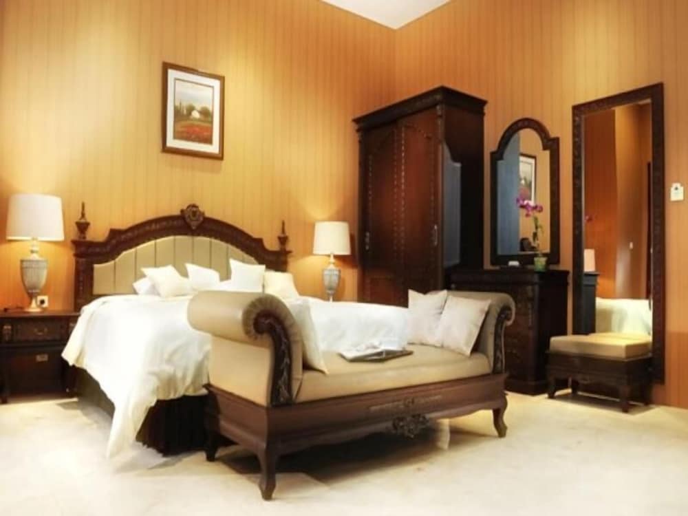 The Palais Dago Hotel 22/55