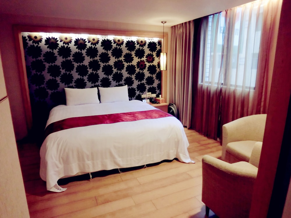 DELUXE, DOUBLE BED