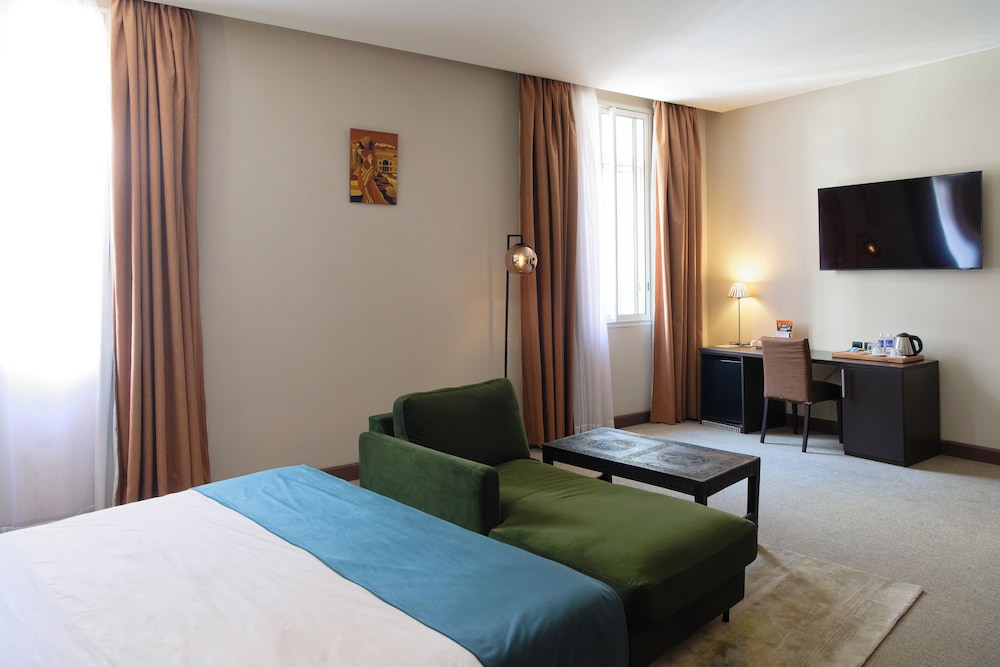 TANA Hotel 13/62