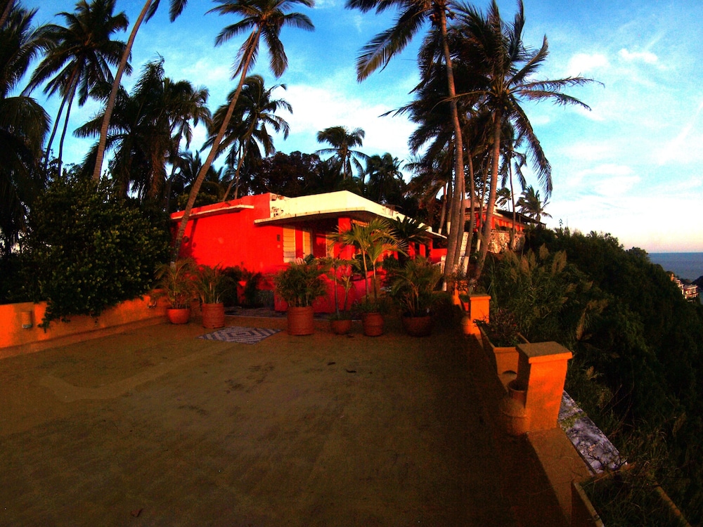 Los Flamingos Hotel 35/47