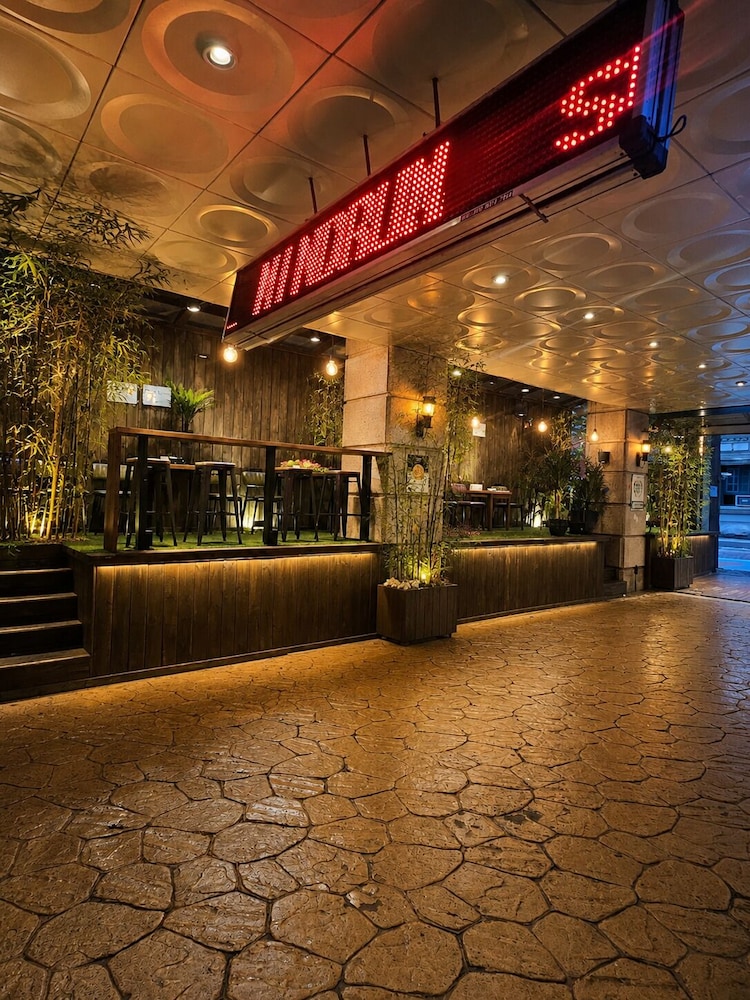 Friendly Dh Naissance Hotel By Mindrum Group 44/48
