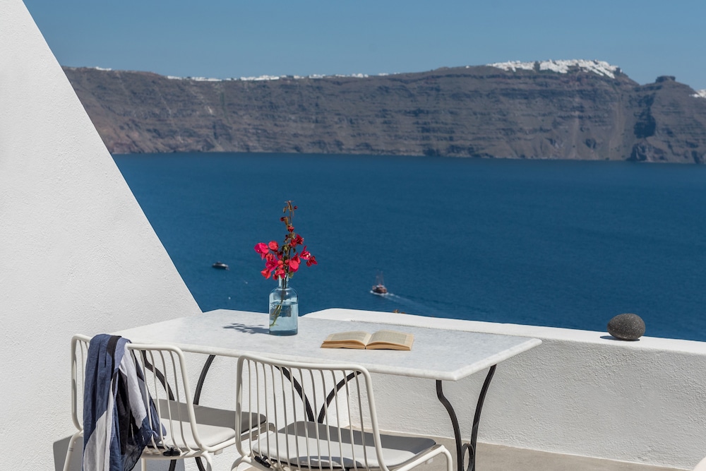 Chelidonia Luxury Suites - Adults Only 3/50