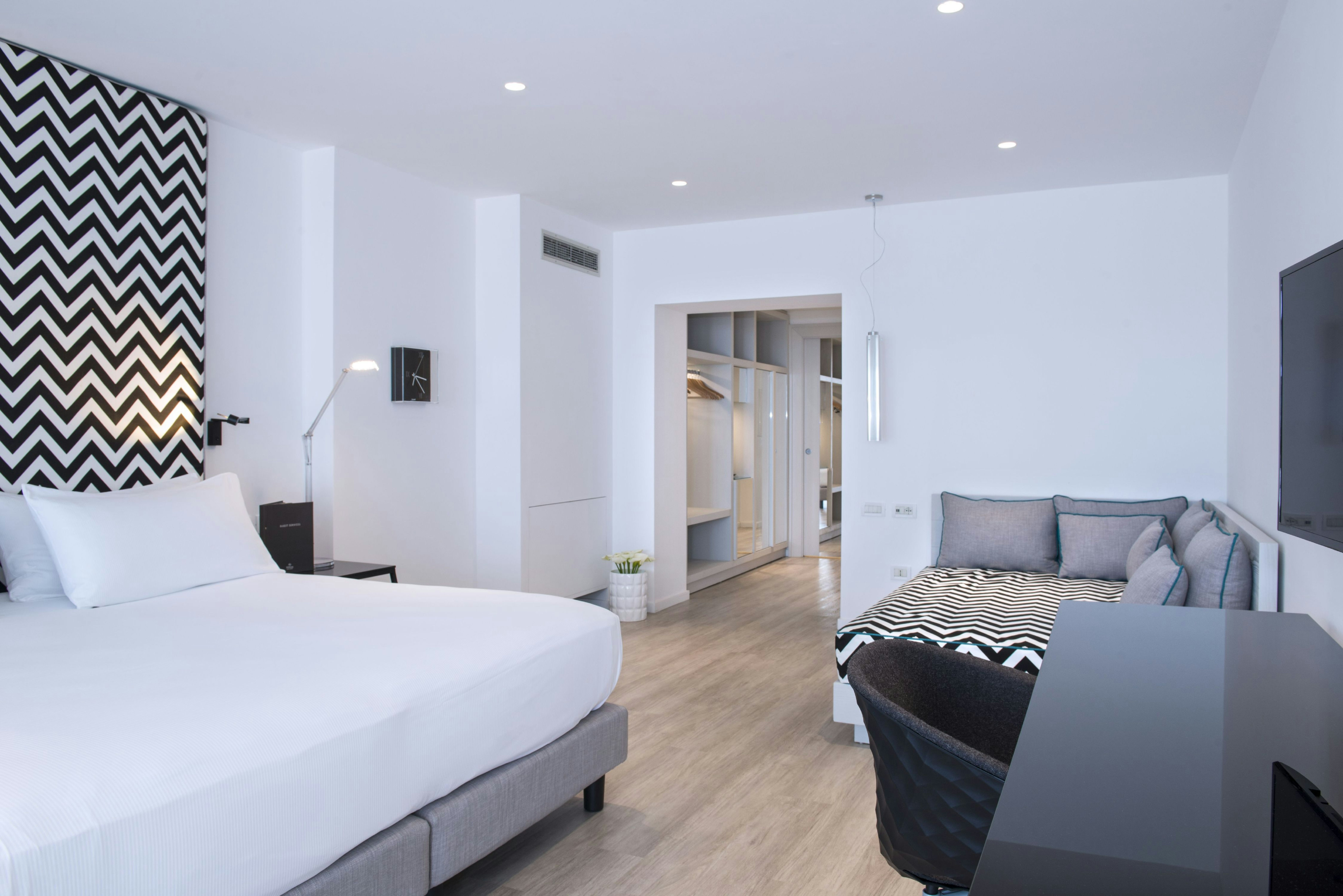 EXECUTIVE, QUADRUPLE, SEA VIEW