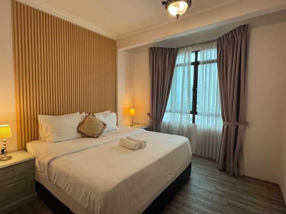 3 BEDROOMS, EXECUTIVE, SUITE