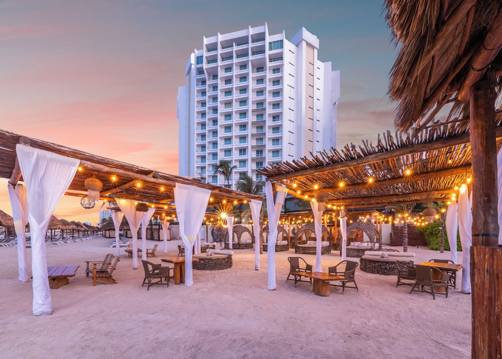 Altitude By Krystal Grand Punta Cancun All Inclusive 6/75