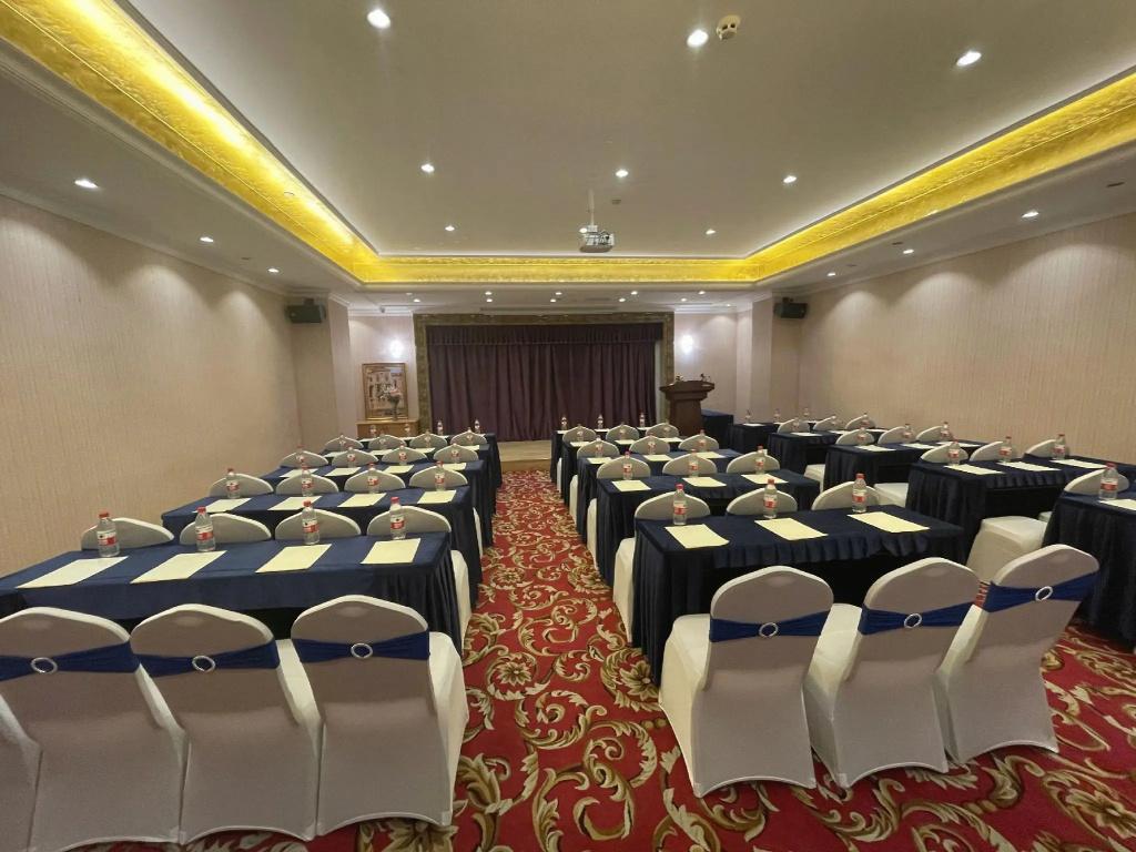 Vienna Hotel (Dongguan Dalang Bus Station) 33/42