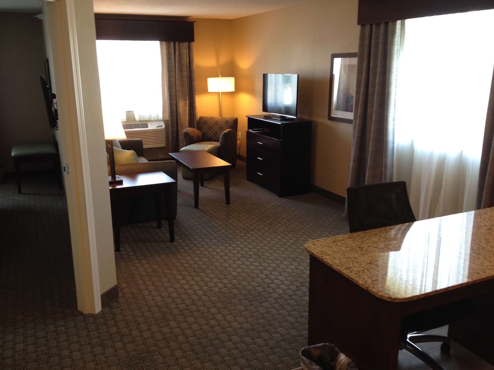 Grandstay Hotel Amp Suites 26/53