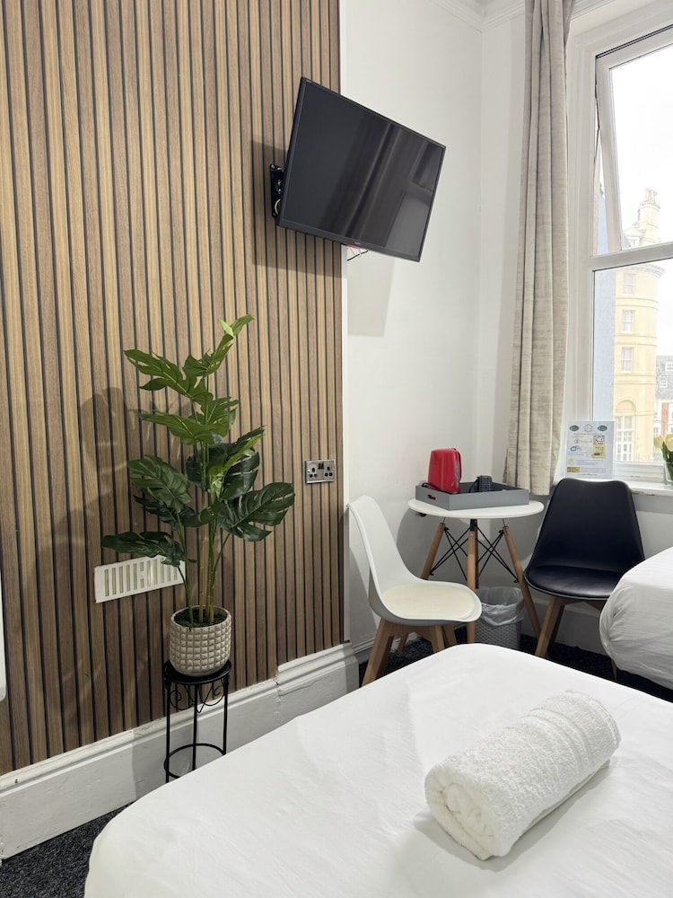 غرفة قياسية بسريرين منفصلين، OYO Marine Parade Hotel Eastbourne Pier 6/10