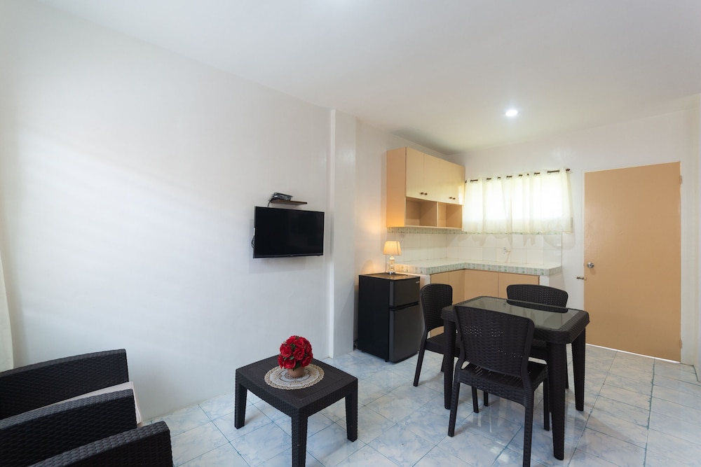 Oyo 556 3JS And K Apartment 14/17