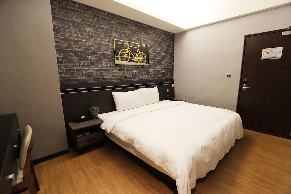 Military 75 Hotel 17/70