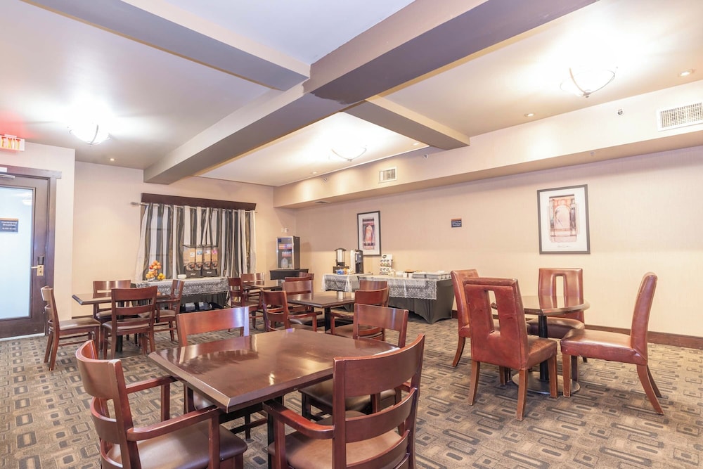 Sandman Hotel Castlegar 40/50