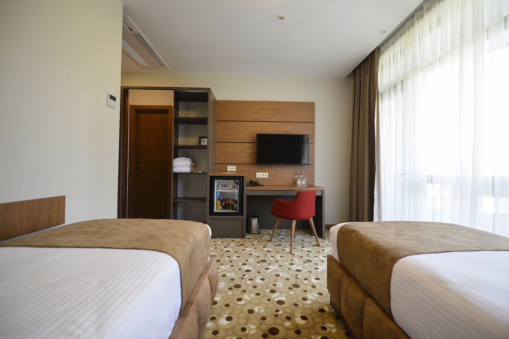Calligraphy Hotel 20/50