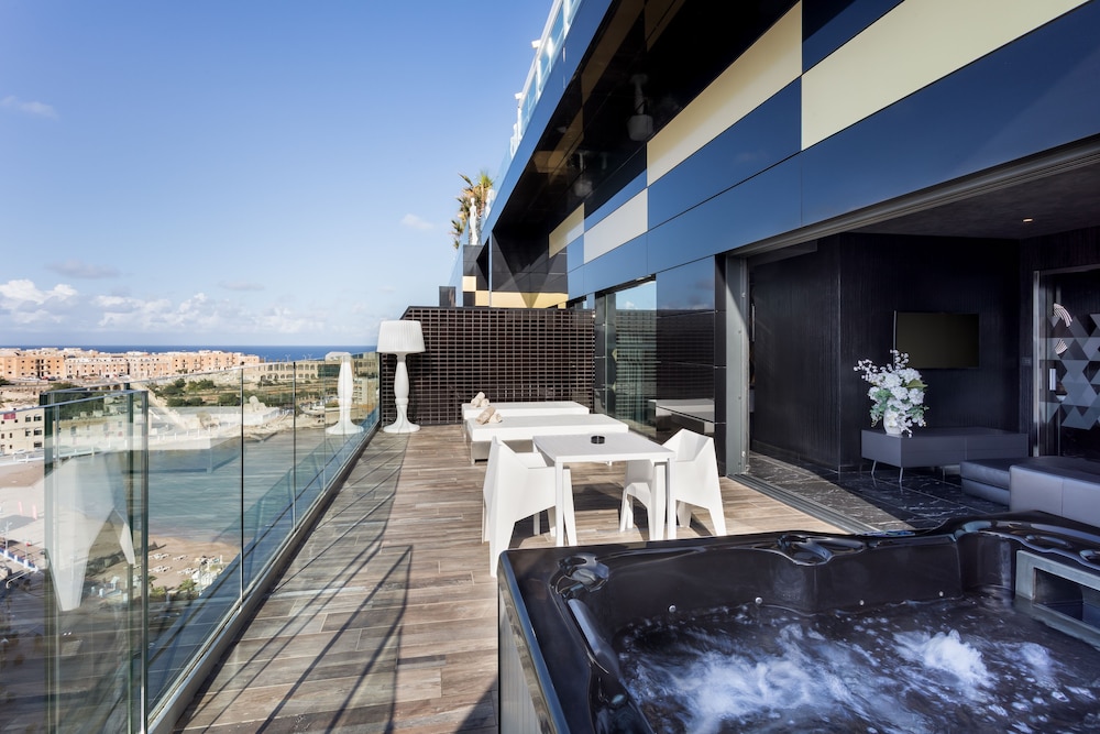 H Hotel Adults Only 38/68