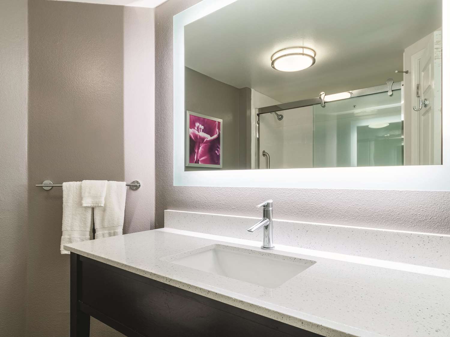 La Quinta Inn & Suites by Wyndham Alexandria Airport 45/48