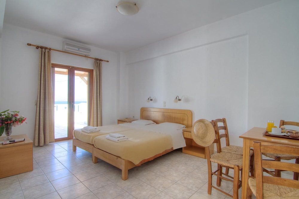 Adonis Hotel 16/52