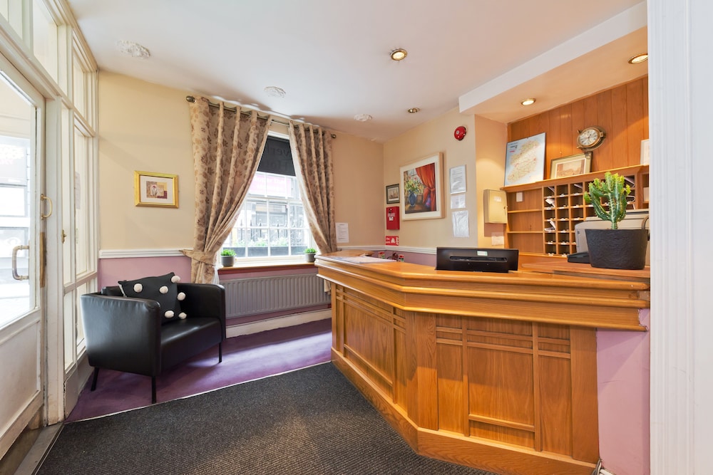 Riverhouse Hotel 4/50