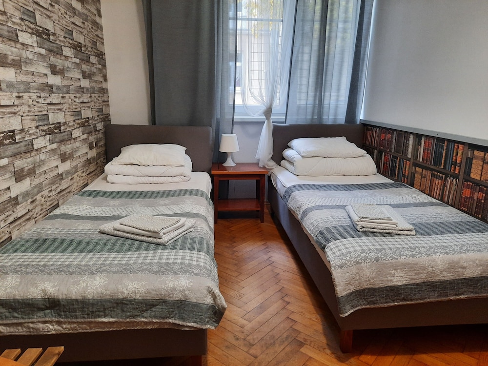 BASIC, TWIN BEDS