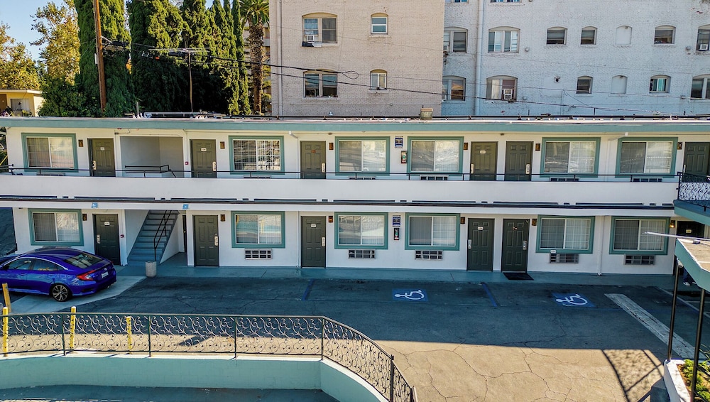 Pod Inn Los Angeles 2/50