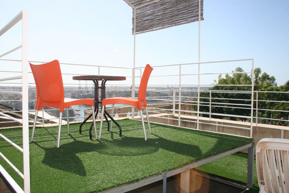 Barrakka Suites 25/50