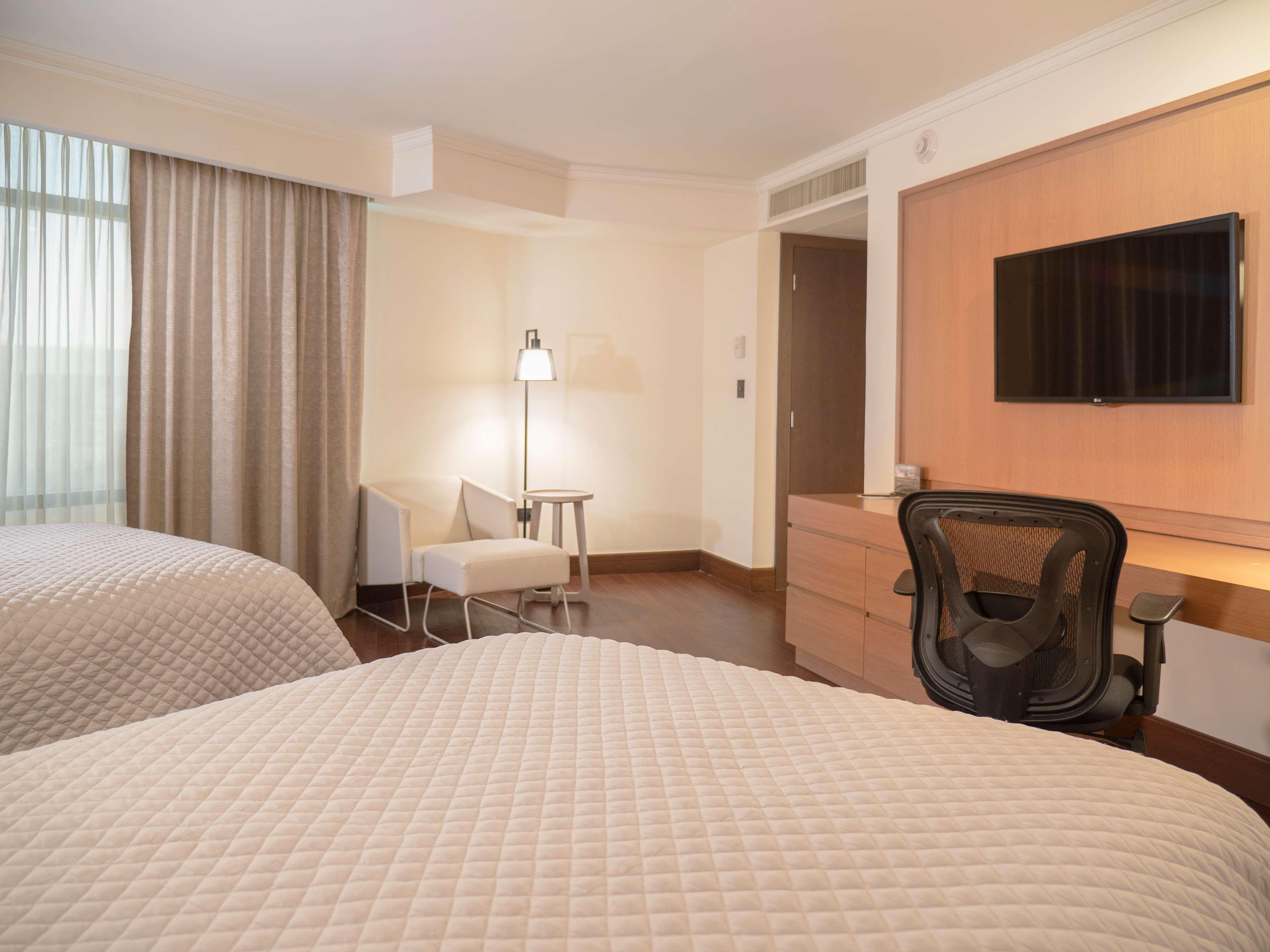 JUNIOR SUITE, 2 DOUBLE BEDS, EXECUTIVE LEVEL