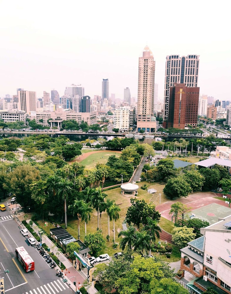 Holiday Inn Express Kaohsiung Love River 42/49