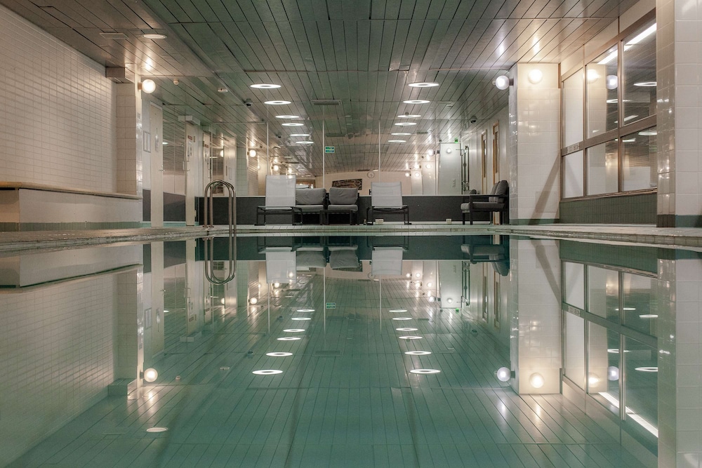 swimming pool spa