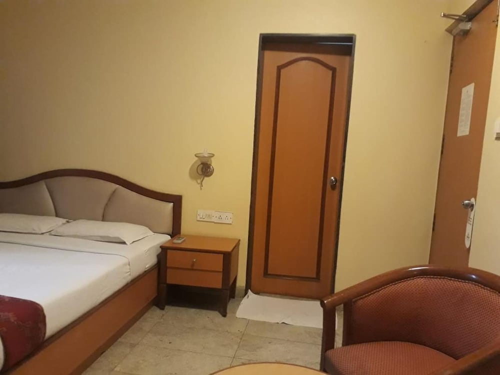 Hotel Samrat 13/40