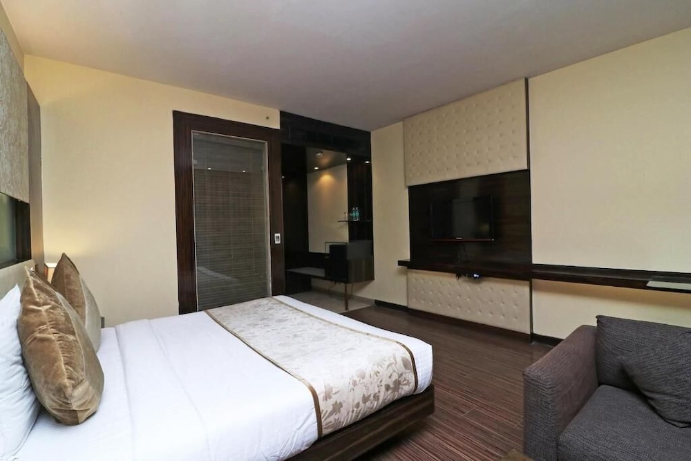 HOTEL PRIVATE AFFAIR 14/35