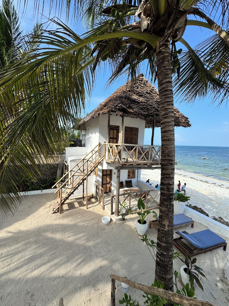 Mango Beach House 47/50